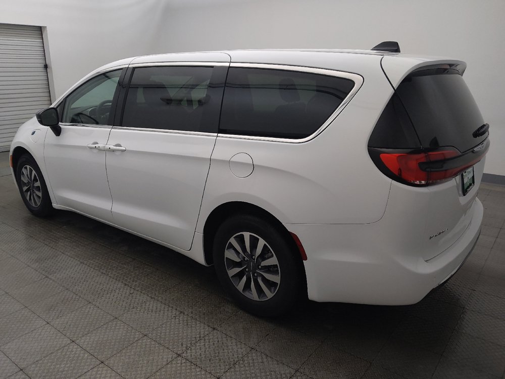 Used 2024 Chrysler Pacifica Limited FWD image 3