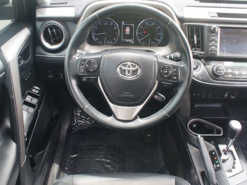 Used 2018 Toyota RAV4 Limited FWD image 5