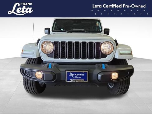 Used 2024 Jeep Wrangler Unlimited w/ Convenience Group AWD/4WD image 9