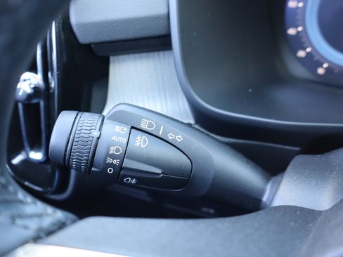 Used 2025 Volvo XC40 B5 Core image 22