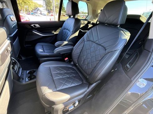 Used 2023 BMW X7 xDrive40i w/ Premium Package image 19