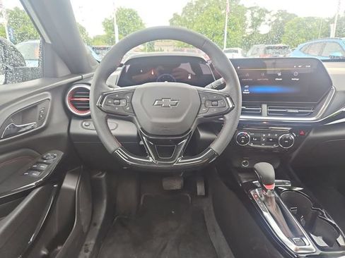 Used 2024 Chevrolet Trax RS w/ Sunroof Package FWD image 14