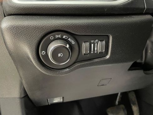 Used 2020 Chrysler Pacifica Touring-L AWD/4WD image 24