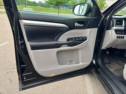 Used 2017 Toyota Highlander XLE image 20