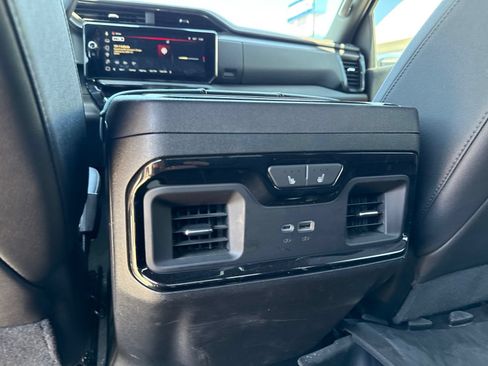 Used 2024 GMC Sierra 2500 AT4 w/ AT4 Premium Plus Package AWD/4WD image 16