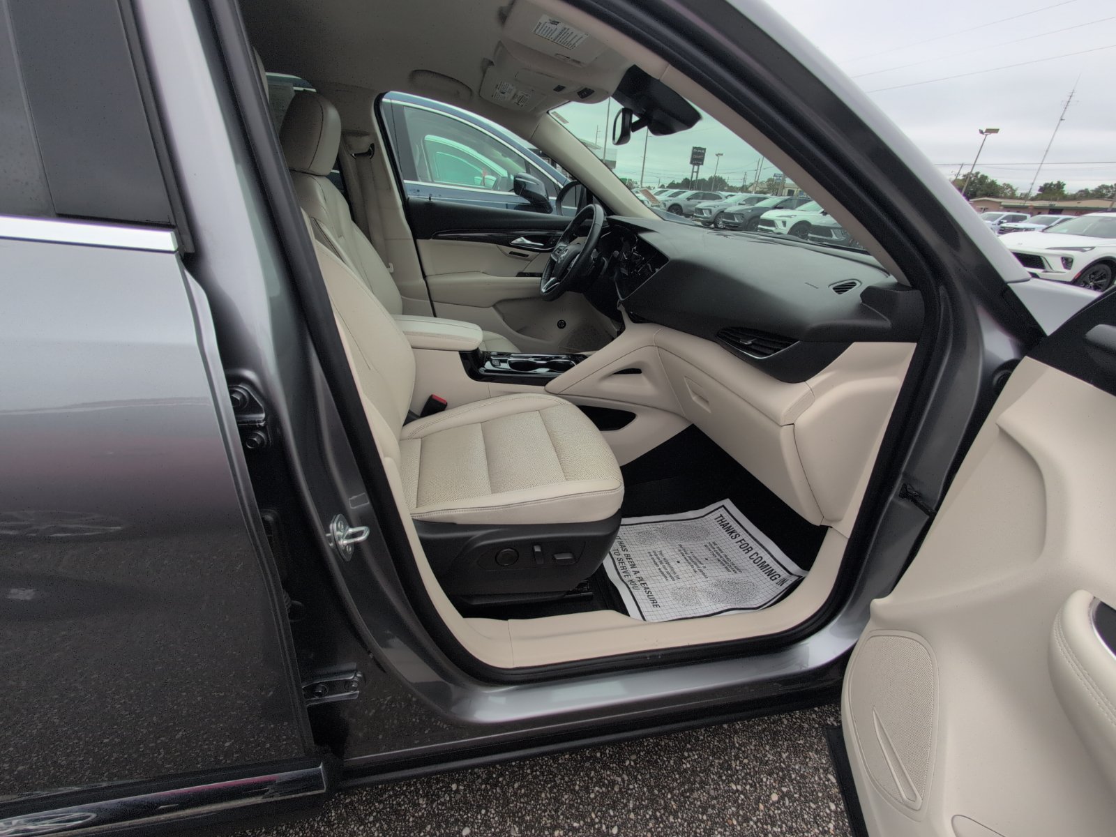 Used 2022 Buick Envision Essence w/ Safety Package FWD image 9