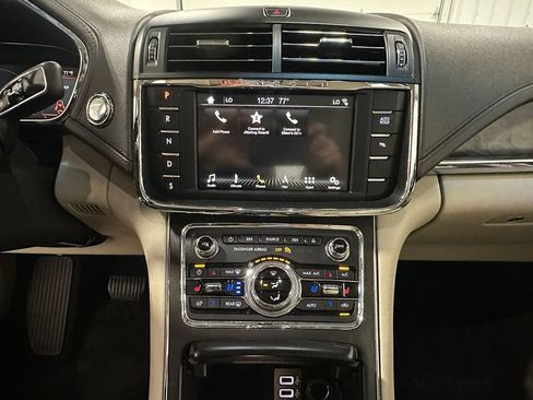 Used 2018 Lincoln Continental Reserve w/ Continental Climate Package AWD/4WD image 32