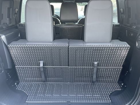 Used 2023 Land Rover Defender 110 S image 39