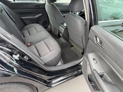 Used 2024 Nissan Altima 2.5 SV FWD image 11