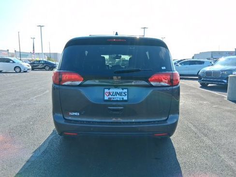 Used 2020 Chrysler Pacifica Touring-L w/ Advanced Safetytec Group AWD/4WD image 7