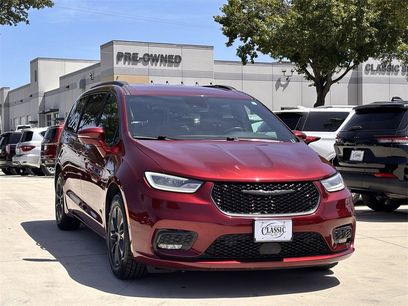 Used 2021 Chrysler Pacifica Touring-L w/ Premium & Safety Sphere Group