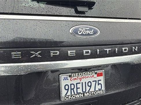 Used 2024 Ford Expedition Platinum image 11