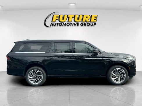 New 2026 Lincoln Navigator L Reserve AWD/4WD image 2
