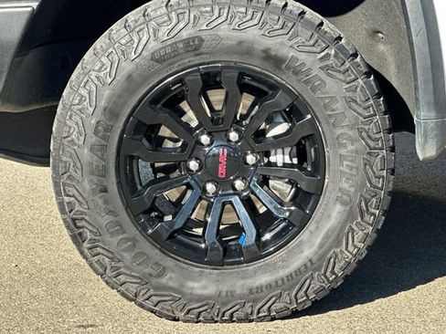 Used 2023 GMC Sierra 1500 AT4X image 29