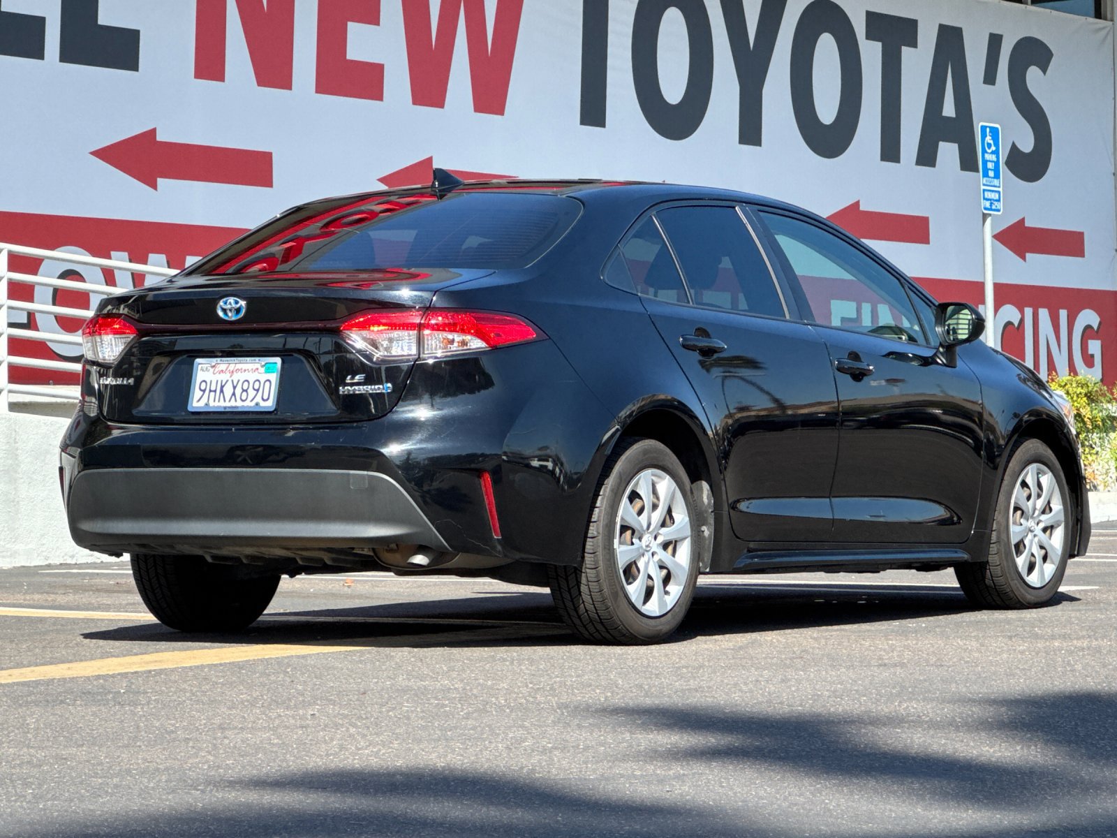Used 2023 Toyota Corolla LE FWD image 5