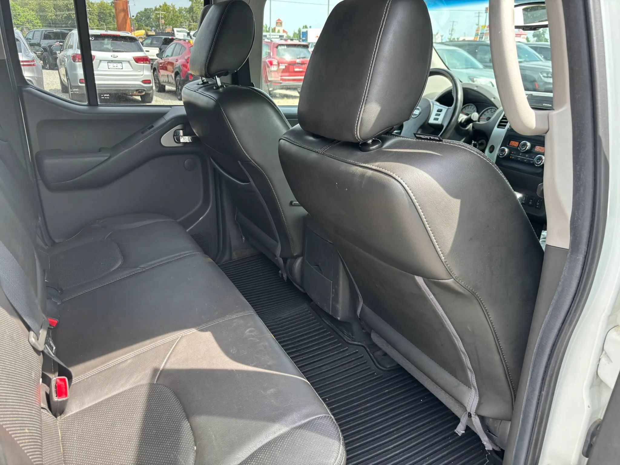 Used 2015 Nissan Frontier PRO-4X w/ Pro-4x Luxury Package AWD/4WD image 15