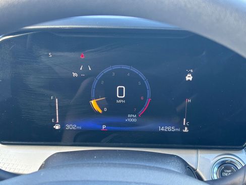 Used 2025 Chevrolet Trax LT image 36