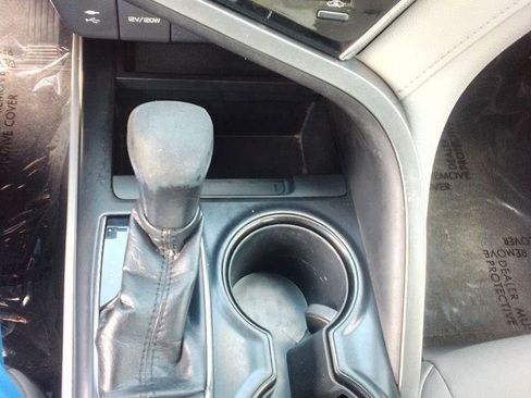 Used 2018 Toyota Camry SE w/ Convenience Package FWD image 9