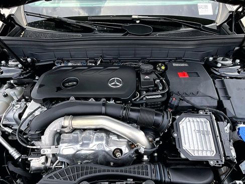 Certified 2025 Mercedes-Benz GLB 250 image 32