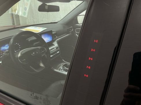 Used 2022 Ford Explorer XLT w/ Equipment Group 202A image 9