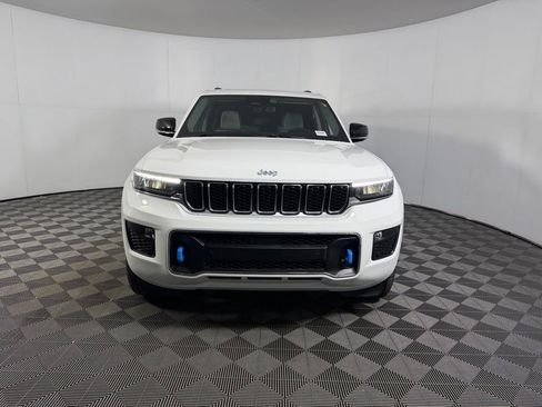 Used 2022 Jeep Grand Cherokee Overland w/ Luxury Tech Group IV AWD/4WD image 10