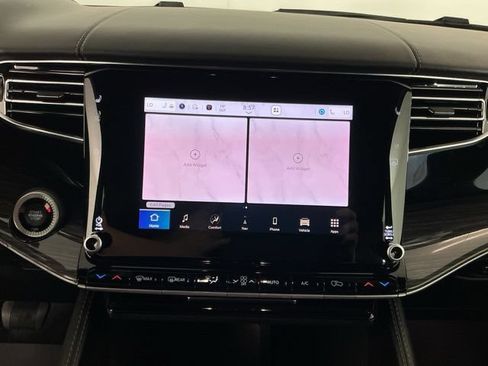 Used 2022 Jeep Wagoneer Series III w/ Rear Seat Entertainment Group AWD/4WD image 18