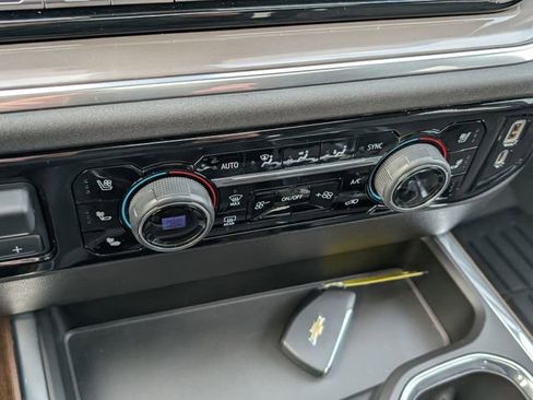 Certified 2022 Chevrolet Silverado 1500 High Country w/ Z71 Off-Road Package image 17