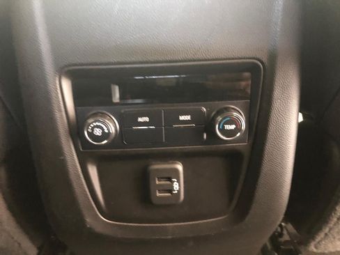 Used 2019 Buick Enclave Essence AWD/4WD image 9