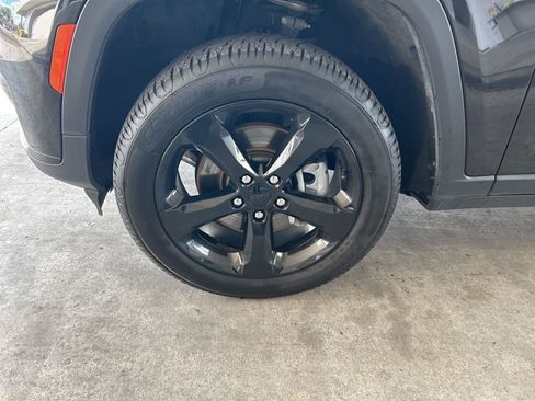 Used 2023 Jeep Grand Cherokee L Altitude image 13