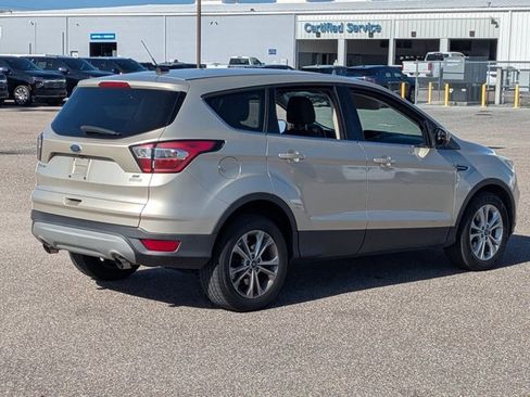 Used 2017 Ford Escape SE image 5