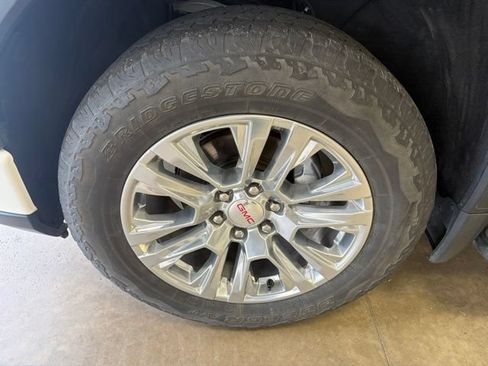 Used 2023 GMC Sierra 1500 Denali w/ Technology Package AWD/4WD image 10