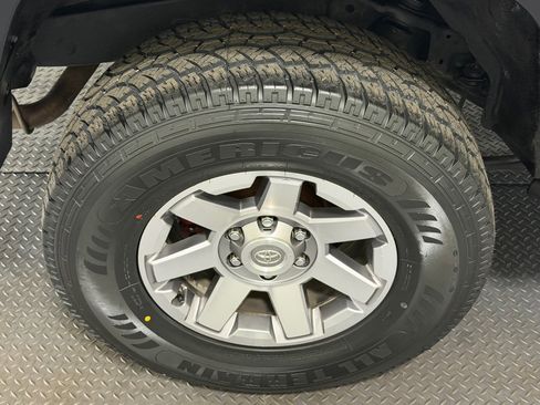 Used 2014 Toyota FJ Cruiser 4WD w/ Upgrade Package image 18