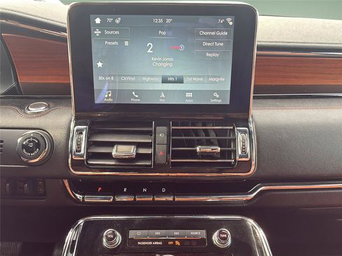 Used 2019 Lincoln Navigator Reserve image 11