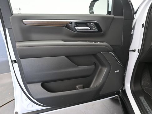 New 2026 Chevrolet Suburban High Country AWD/4WD image 18