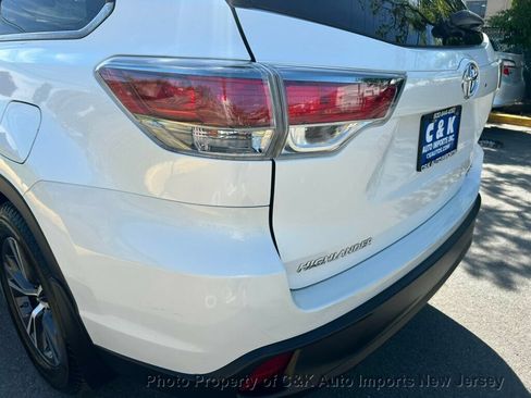 Used 2016 Toyota Highlander XLE AWD/4WD image 57