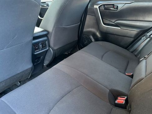 Used 2019 Toyota RAV4 LE AWD/4WD image 4