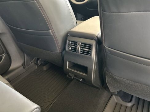 New 2025 Mitsubishi Outlander SE image 29