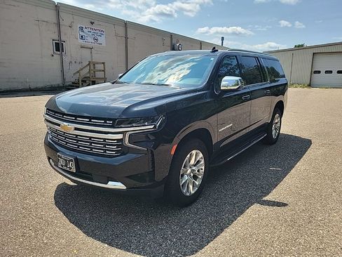 Used 2023 Chevrolet Suburban Premier AWD/4WD image 23