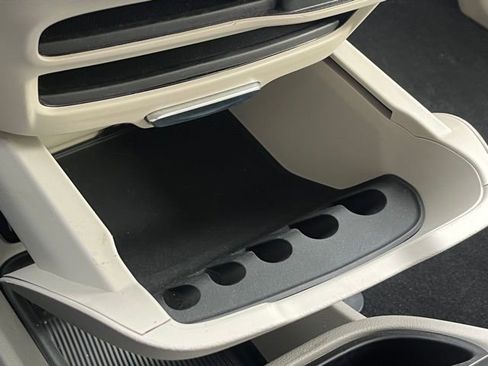 Used 2023 Chrysler Pacifica Touring-L image 34