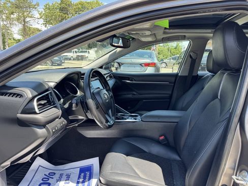 Used 2018 Toyota Camry XSE FWD image 14