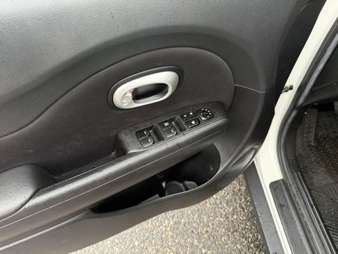 Used 2016 Kia Soul FWD image 39
