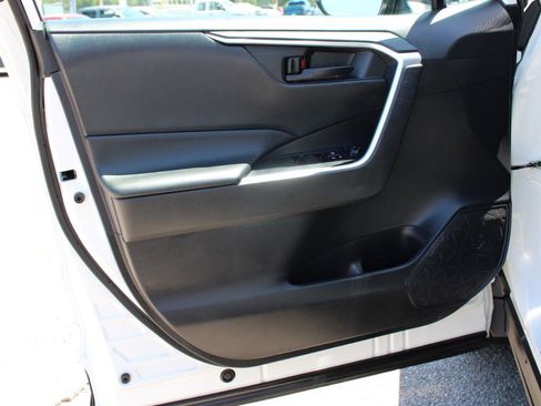 Used 2023 Toyota RAV4 LE AWD/4WD image 14
