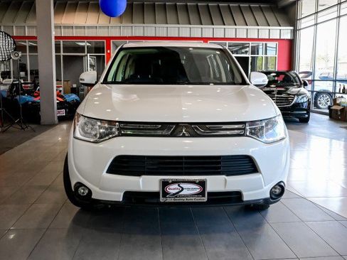 Used 2014 Mitsubishi Outlander SE AWD/4WD image 2