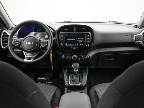 Used 2025 Kia Soul LX w/ LX Technology Package FWD image 15