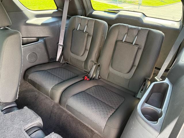 Used 2015 Ford Explorer XLT w/ Equipment Group 201A AWD/4WD image 16