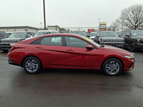 Certified 2024 Hyundai Elantra SEL image 7