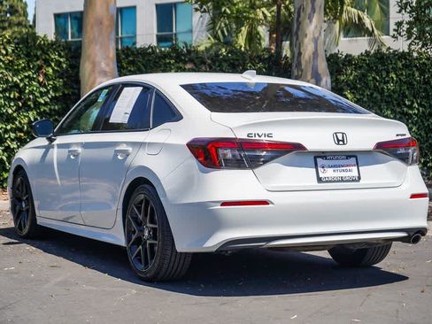Used 2025 Honda Civic Sport image 4