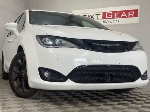 Used 2019 Chrysler Pacifica Limited w/ Advanced Safetytec Group FWD image 3