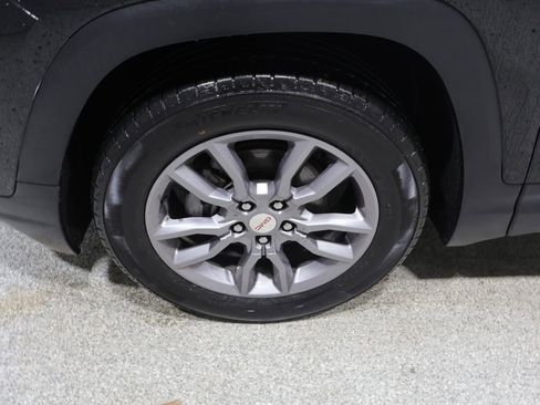 Used 2024 GMC Terrain SLT AWD/4WD image 8