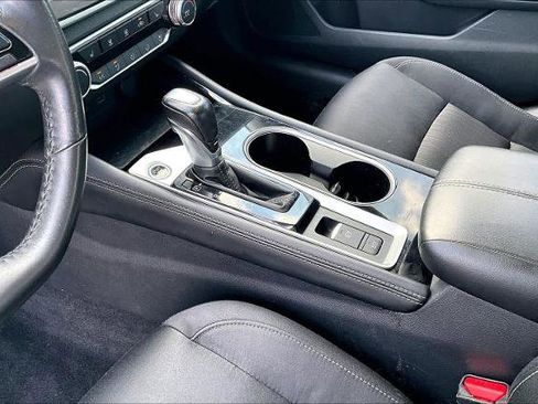 Certified 2024 Nissan Altima 2.5 SV w/ SV Premium Package FWD image 17